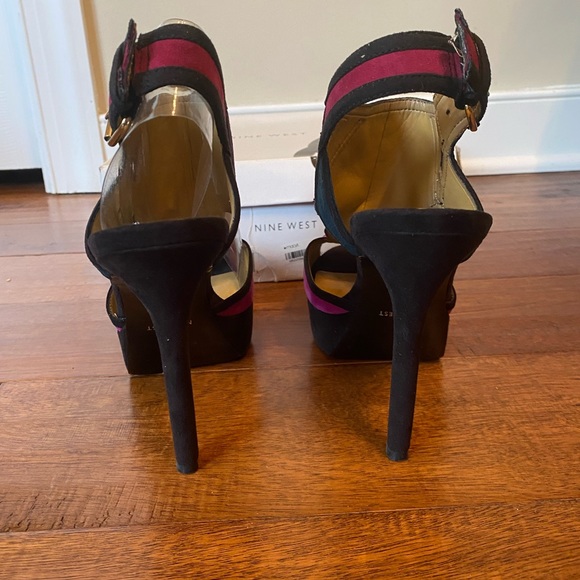 Nine West multi block color, suede, peep toe, size 8 1/2 pumps - Picture 4 of 7